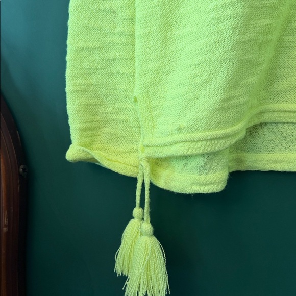 Lilly Pulitzer Jody V-neck M Prickly Pear Knit Top with Tassels Bright - Picture 4 of 6
